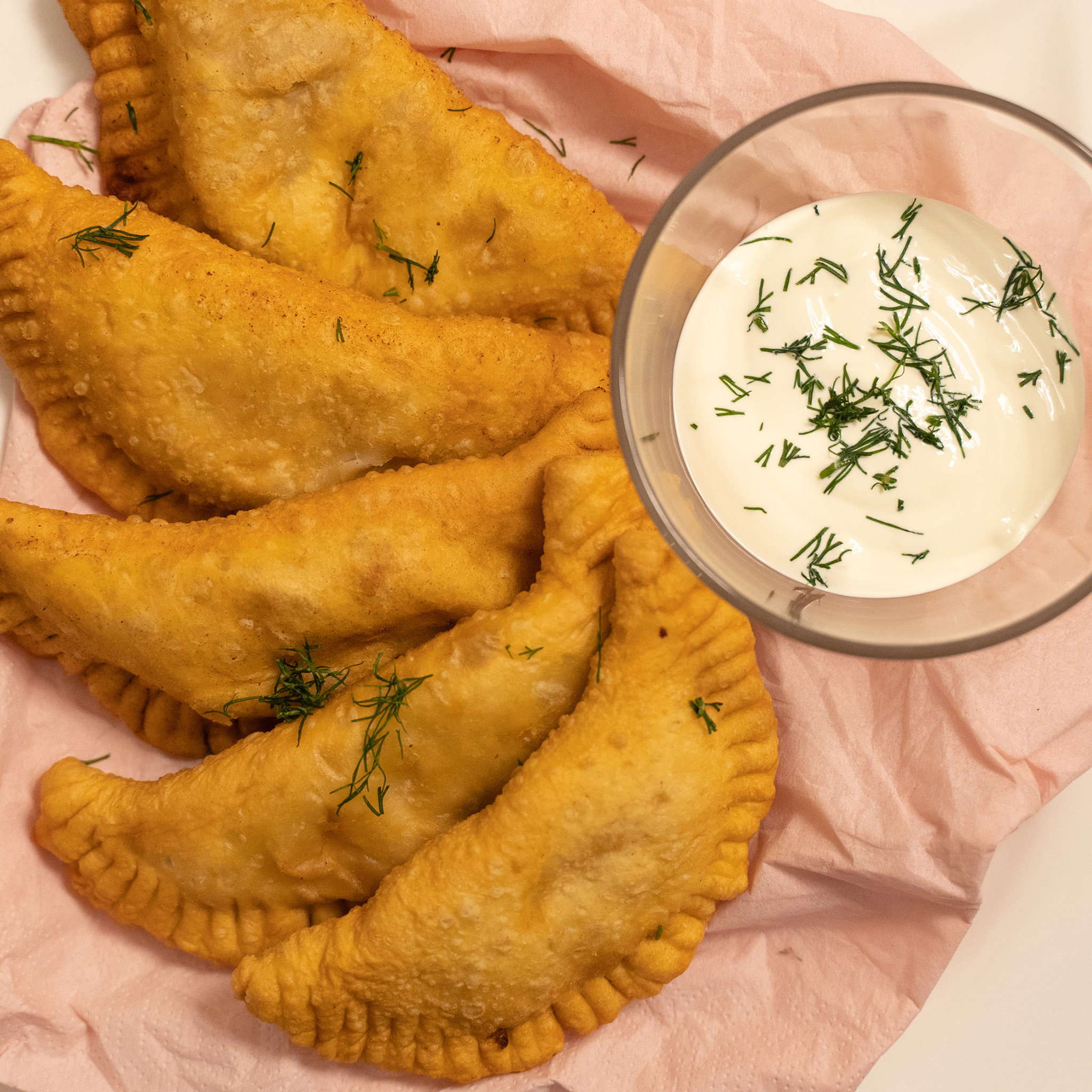 Rezept: Tschebureki (fritierte Teigtaschen mit Hackfleischfüllung nach ...