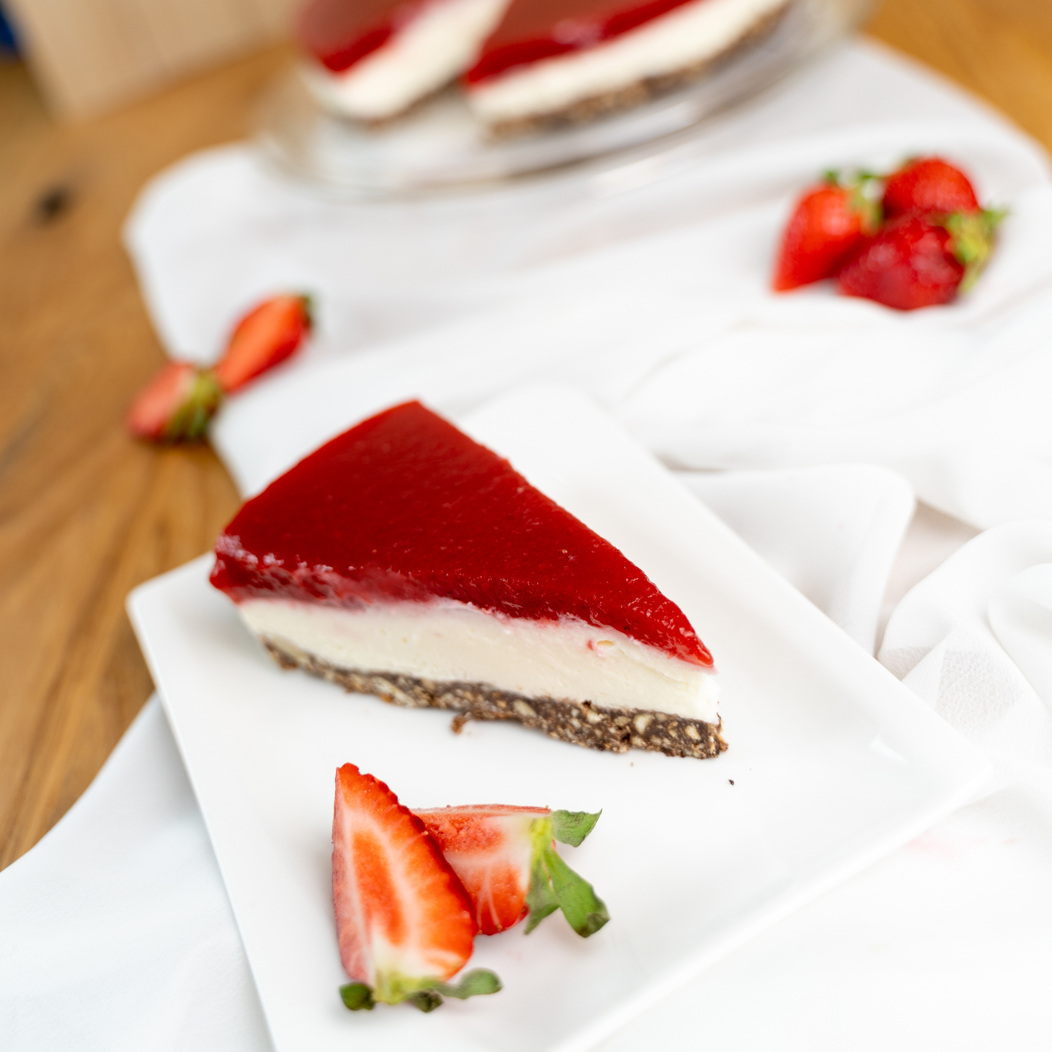 Erdbeertorte mit Keksboden - YUMMYFOODbyirina